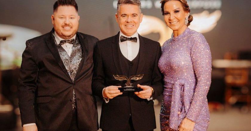 Apresentador da Jovem Pan Joinville é premiado em São Paulo