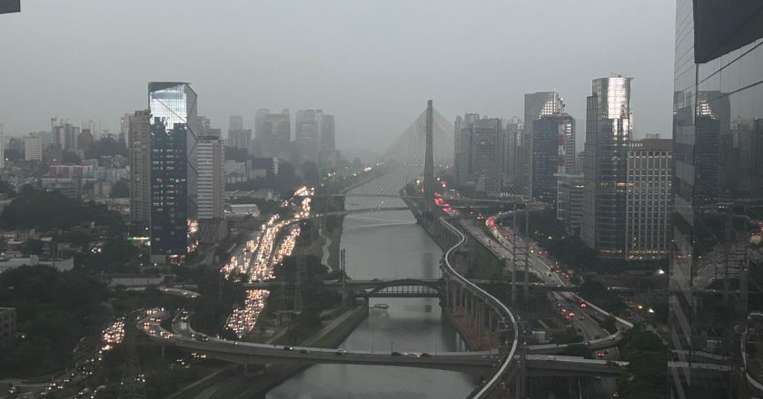 Chuvas fortes em São Paulo paralisam parcialmente a Linha 8-Diamante