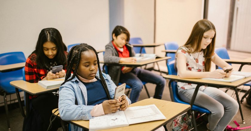 Tecnologia e Educação: Nova Lei Regulamenta o uso de dispositivos eletrônicos nas Escolas do Estado de São Paulo