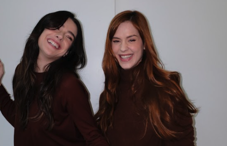 “Avisa Chegando”: O Podcast de Mariana Molina e Sophia Abrahão Que Você Precisa Acompanhar
