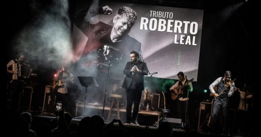 Rodrigo Leal retorna ao Brasil após temporada em Portugal e apresenta show “Tributo a Roberto Leal na Casa de Portugal”, em São Paulo